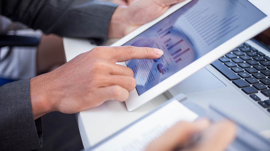 Pointing at graphs on a tablet